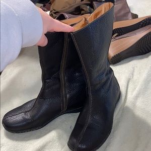 Born leather boots